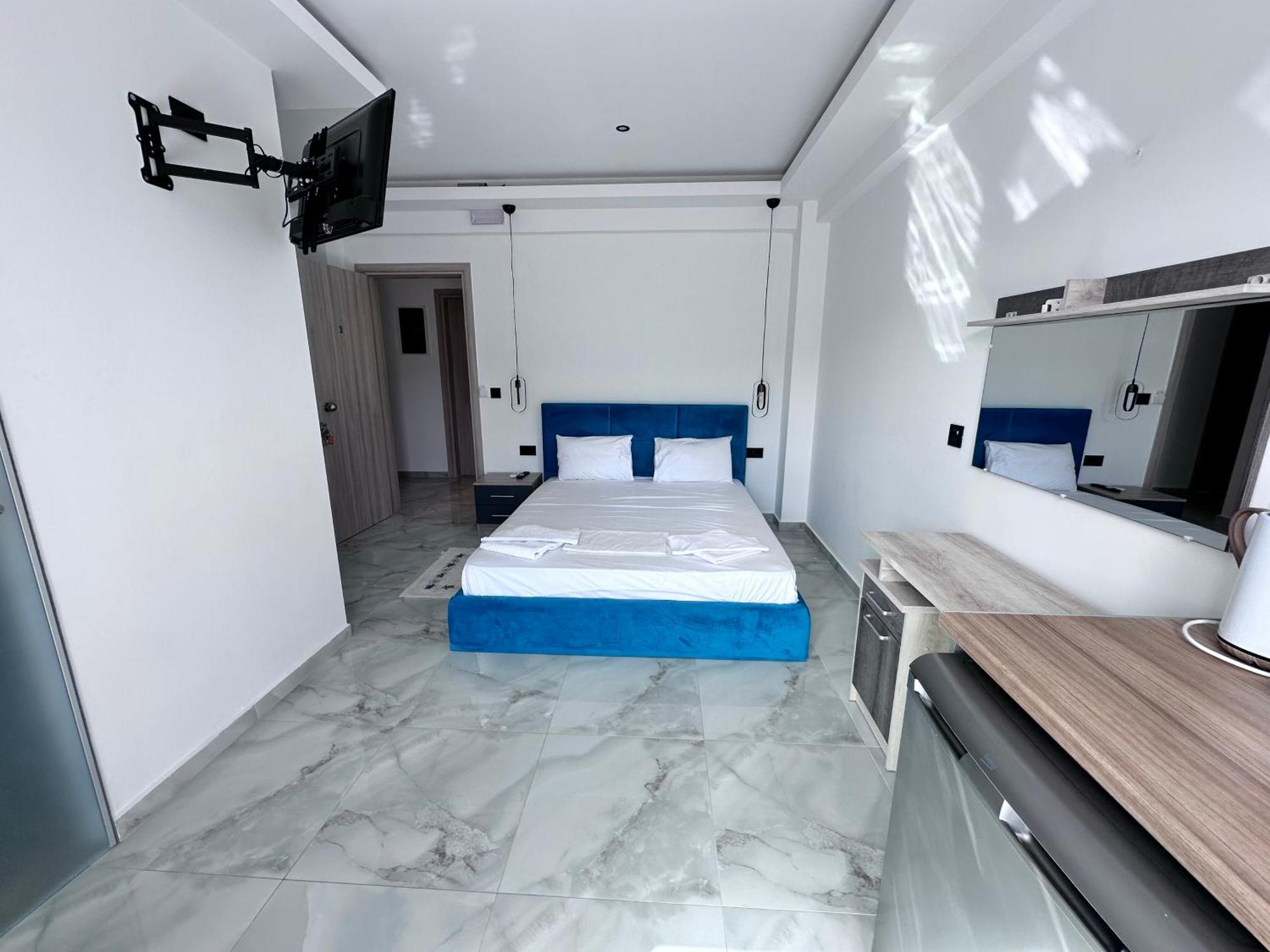 Central Studios Apartments Аликанас Экстерьер фото