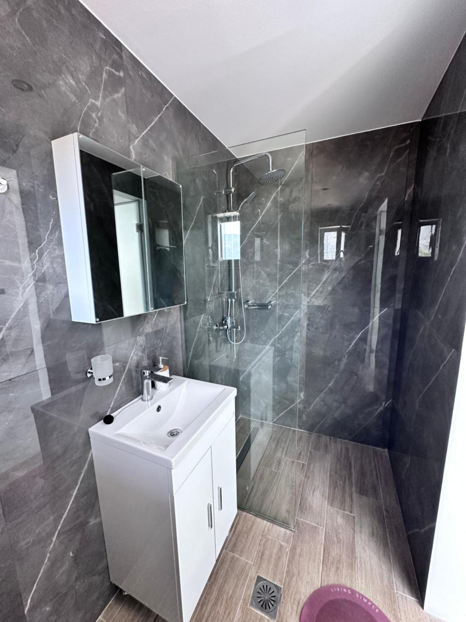 Central Studios Apartments Аликанас Экстерьер фото