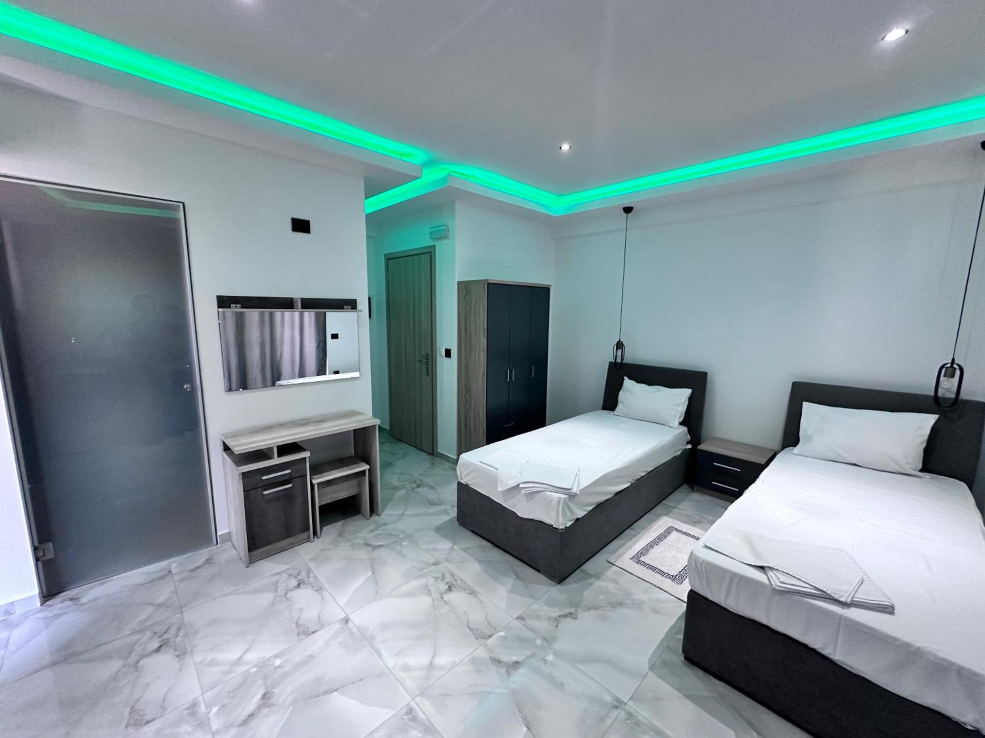 Central Studios Apartments Аликанас Экстерьер фото