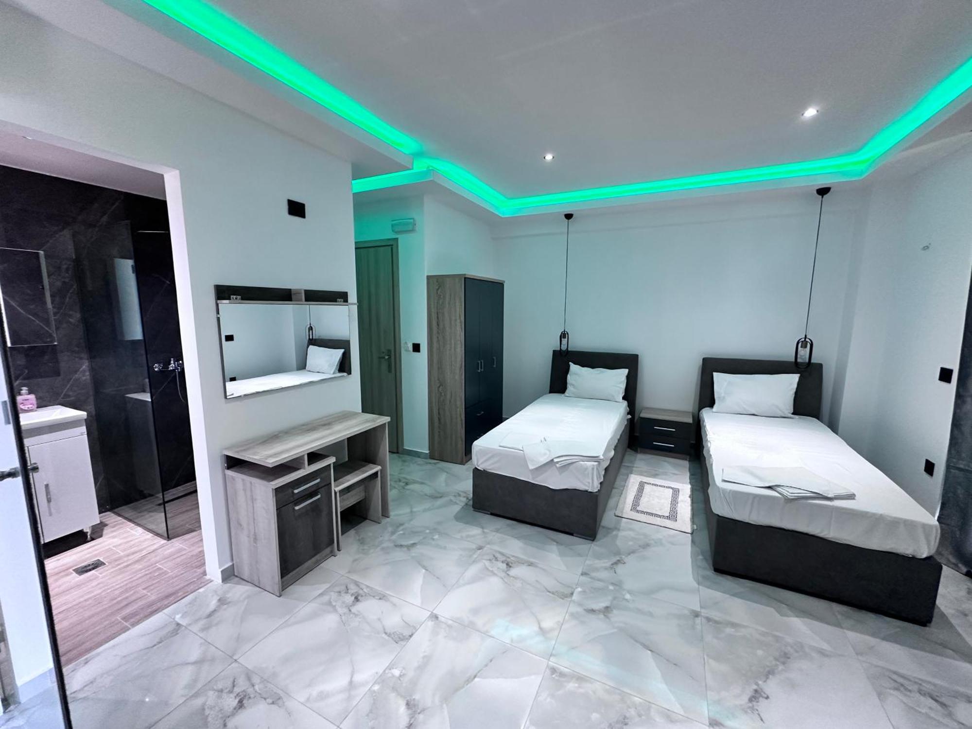 Central Studios Apartments Аликанас Экстерьер фото