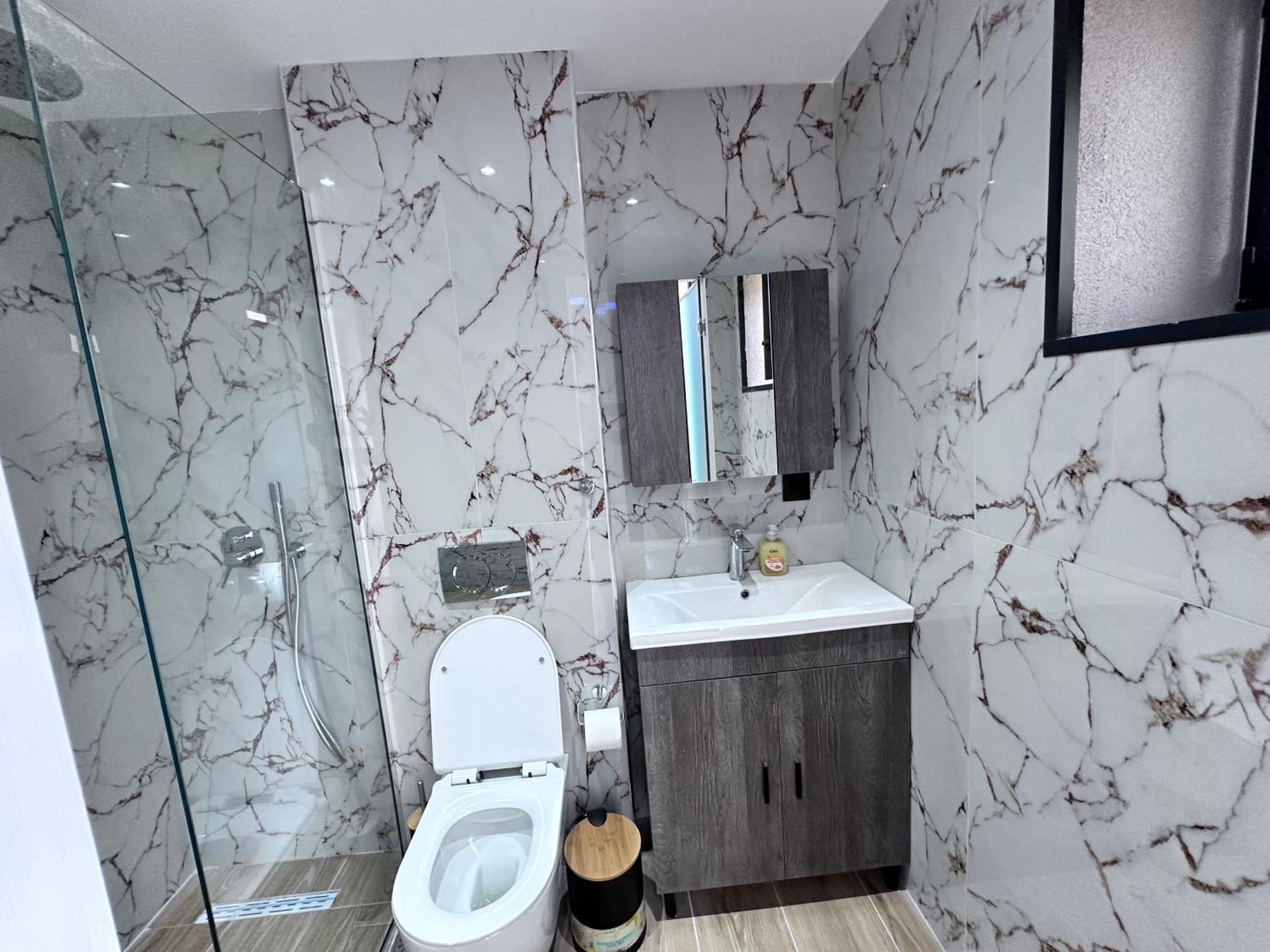 Central Studios Apartments Аликанас Экстерьер фото