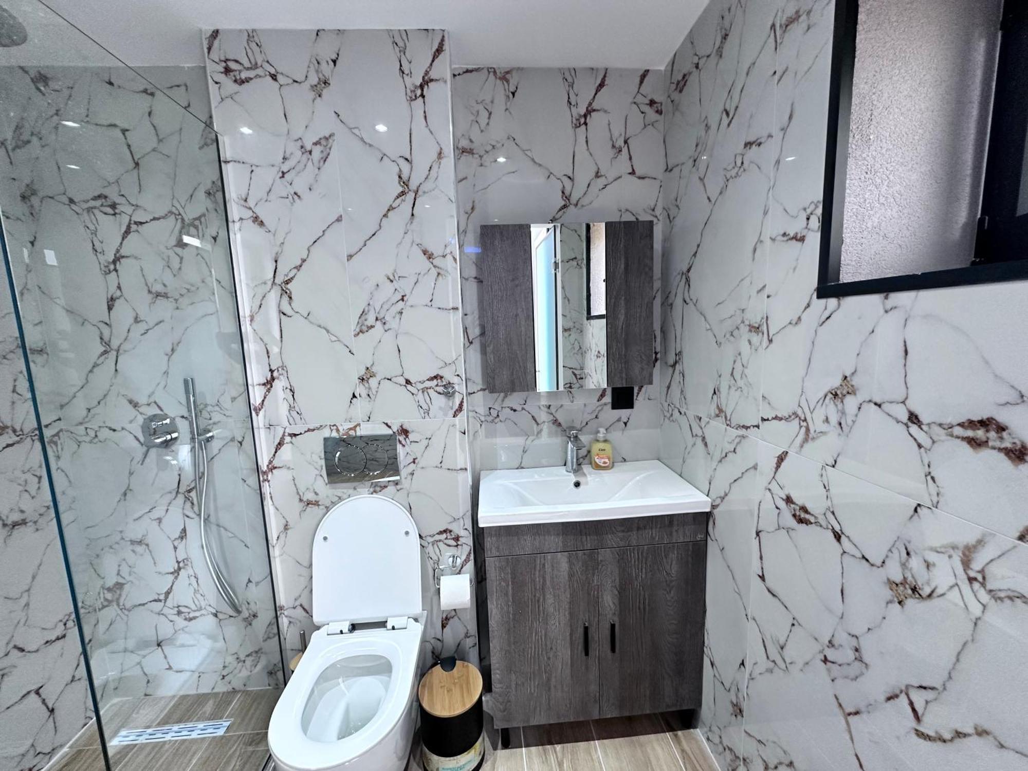 Central Studios Apartments Аликанас Экстерьер фото