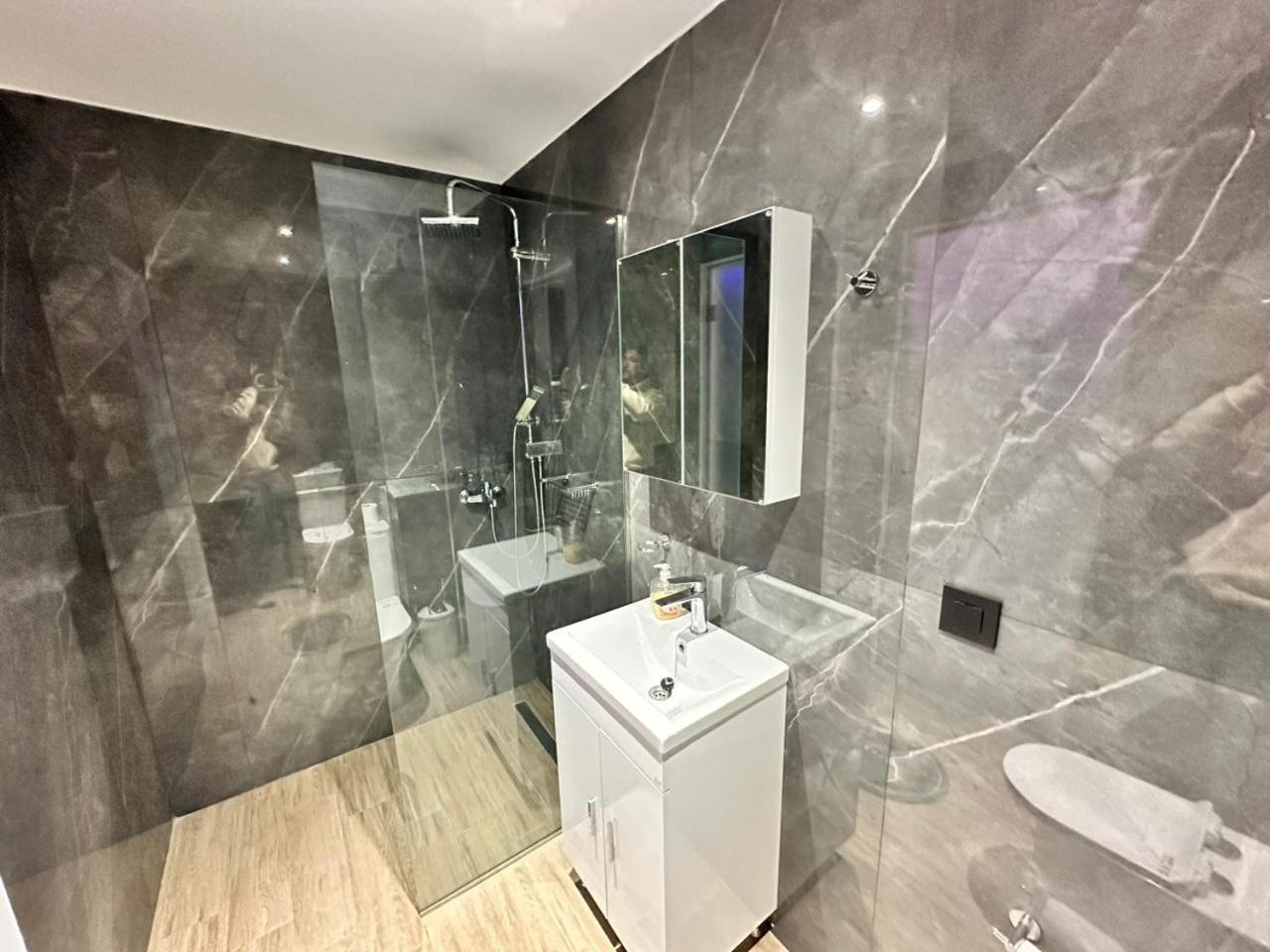 Central Studios Apartments Аликанас Экстерьер фото